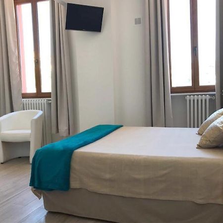 Hotel Du Soleil Hyères Екстериор снимка
