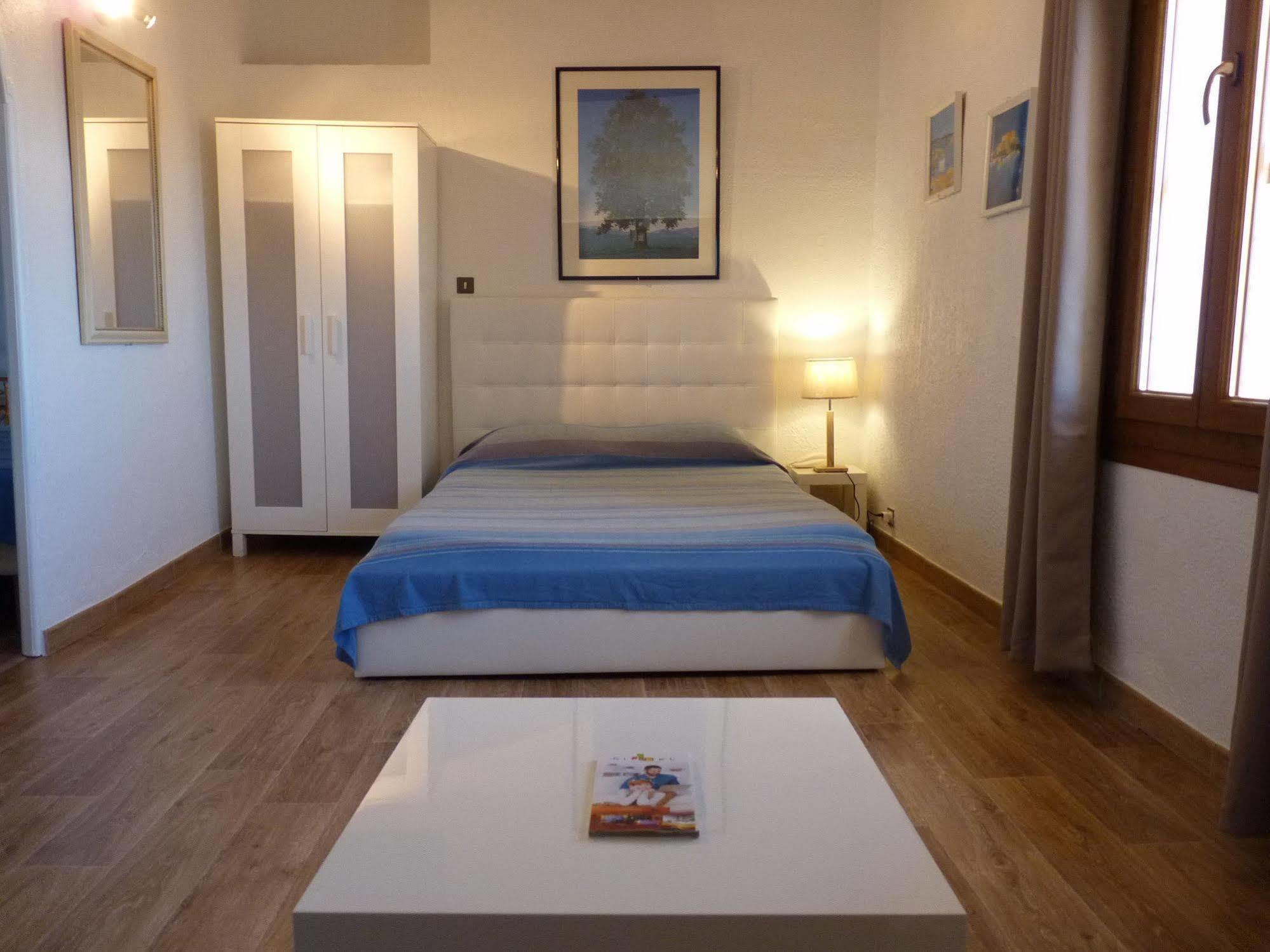 Hotel Du Soleil Hyères Екстериор снимка